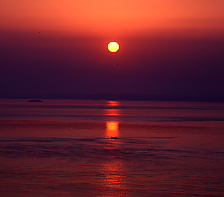 明石と淡路の間、播磨灘の夕陽