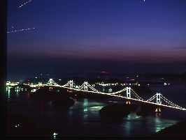 夜の来島海峡大橋、今治市吉海町、愛媛県