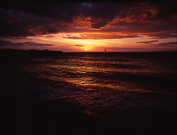 夕陽に赤い帆、淡路市、北淡