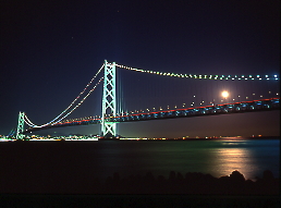 満月の明石海峡大橋、淡路市、兵庫県