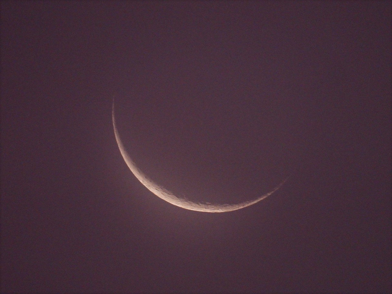 DSCN2784 (2)朝の東空に極細の、お月さん２０２２年１１月２２日AM６：２２