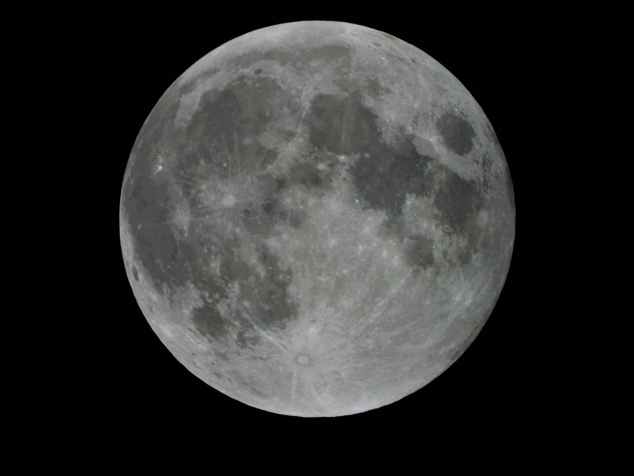 DSCN7757 (2)皆既月食も終わり煌々と照り輝く満月２０２２年１１月８日２２：３０