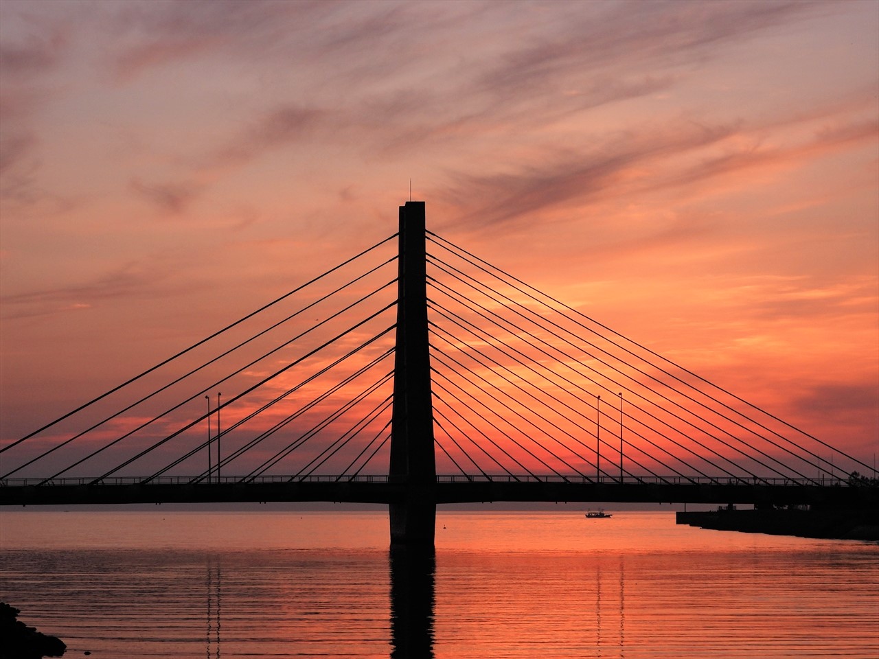 DSCN0900 (2)昇陽間近の斜張橋（すはま橋）２０２２年８月３日AM５：１４