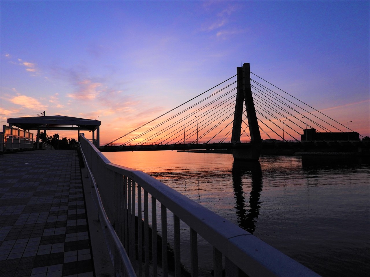 DSCN0903 (2)昇陽前の洲本川河口にかかる、すはま橋２０２２年８月３日AM５：１７