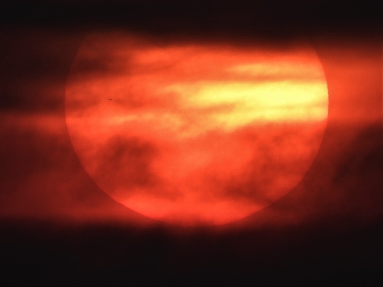 DSCN6928 (2)雲間の朝陽２０２１年９月１日AM５：４７ - コピー