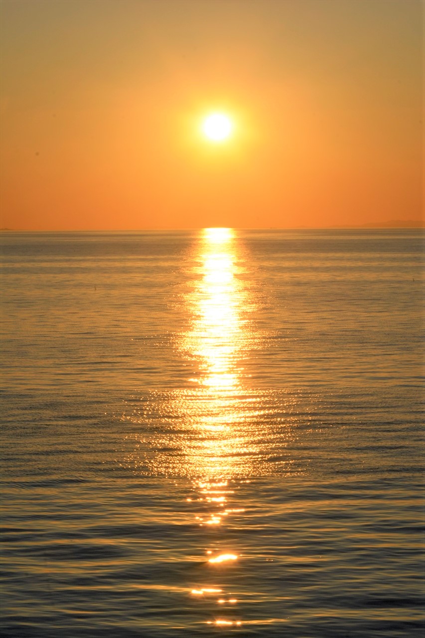 _DSC0086これ夕陽と海瀬戸内海播磨灘（淡路島西海岸サンセットライン）～。２０２０年６月７日１８：５４ (2)